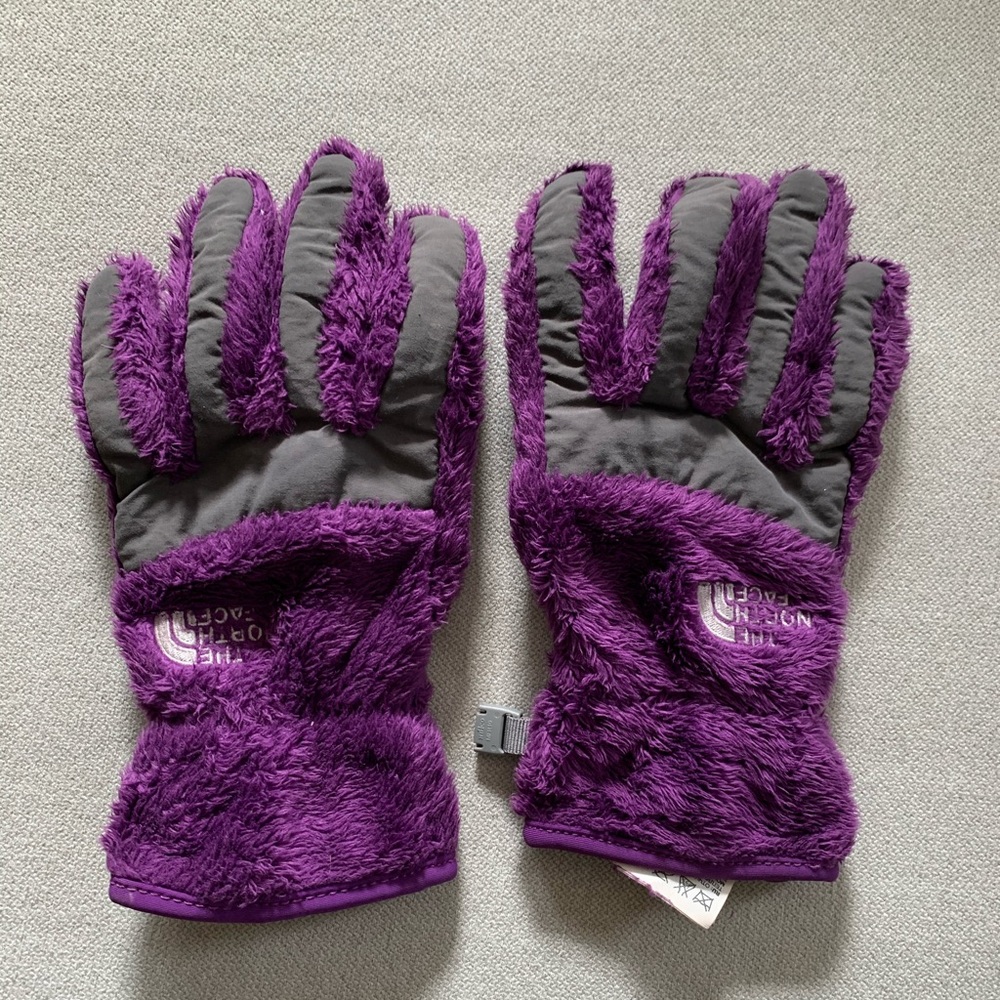 Girls The North Face Denali purple gloves